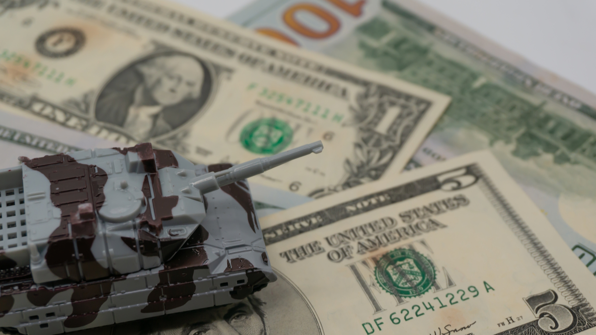 Global-Military-Spending-Tops