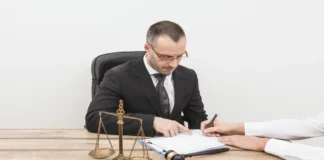 lawyer-with-client