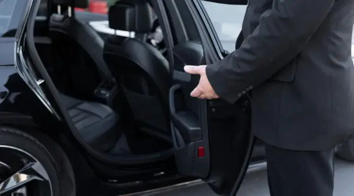 Tips to Consider When Hiring a Luxury Car Chauffeur